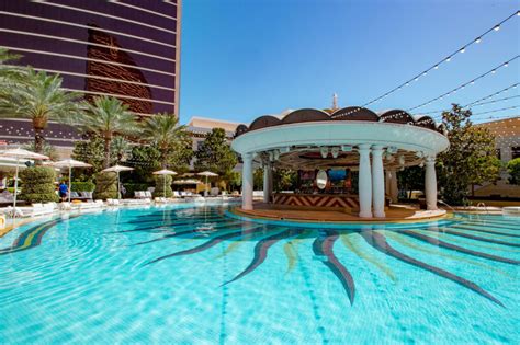 Topless Pools in Vegas: Your Guide to the Citys Best Adult